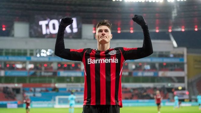 再由中场指 再由中场指